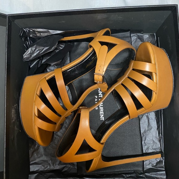 Saint Laurent caramel strappy platform heels - Picture 2 of 9